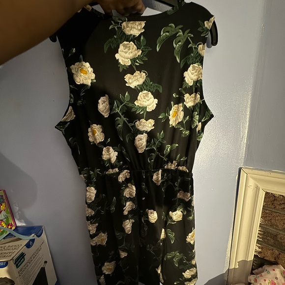 Cute summer dress - Picture 2 of 3